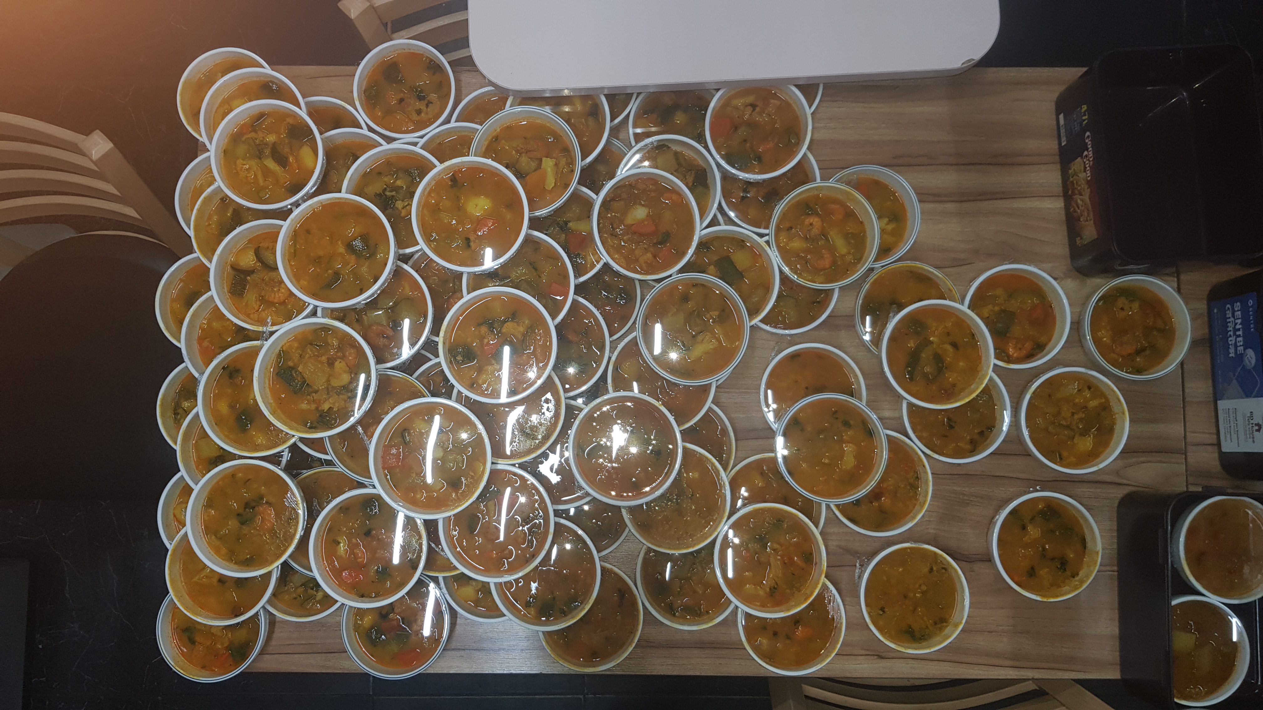 রান্না করা খাবার সরবরাহ