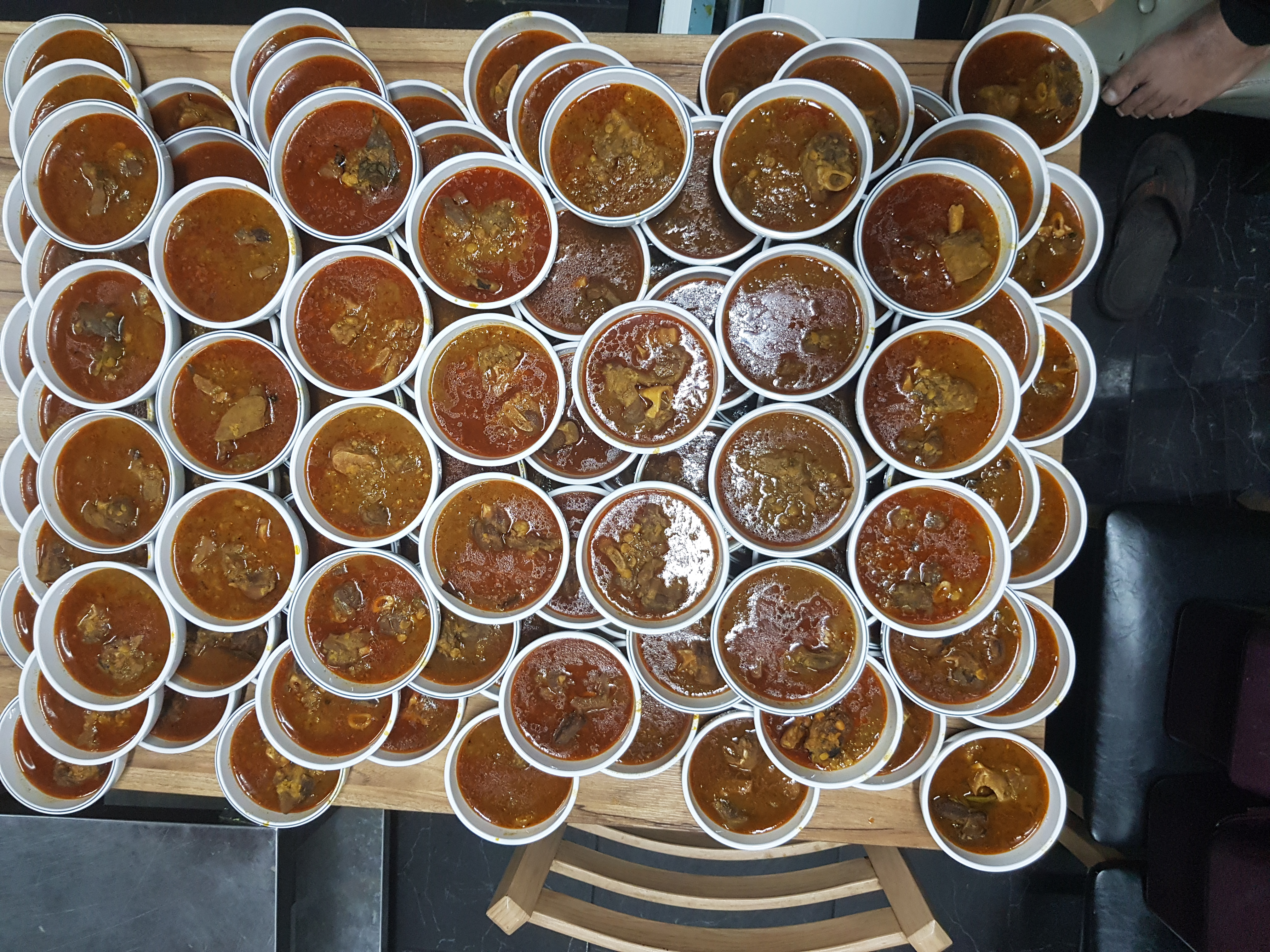 রান্না করা খাবার সরবরাহ