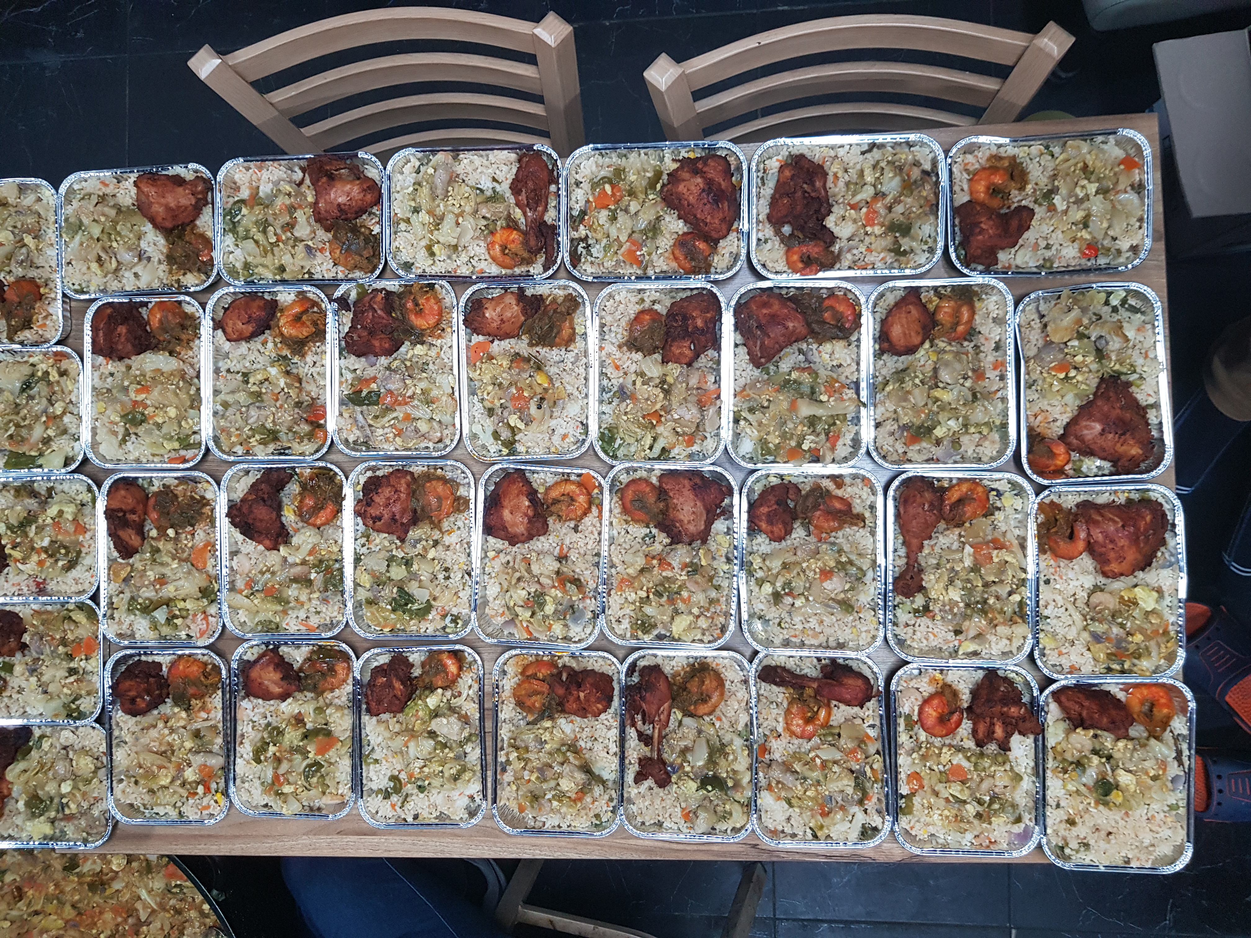 রান্না করা খাবার সরবরাহ