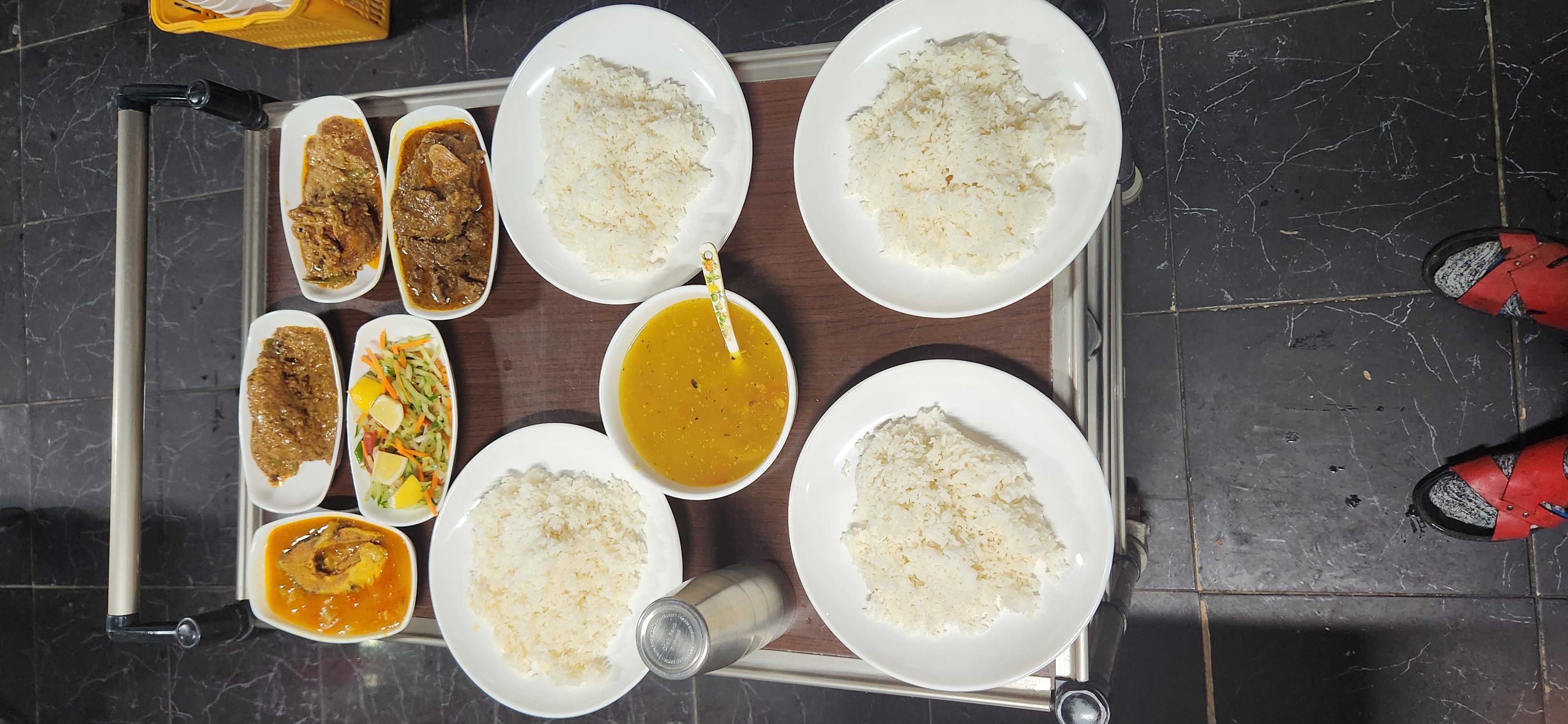 রান্না করা খাবার সরবরাহ